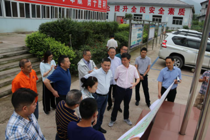 四川省交投集團(tuán)公司黨委副書記、副董事長(zhǎng)、總經(jīng)理周黎明到仁沐新LJ18標(biāo)項(xiàng)目部檢查指導(dǎo)工作