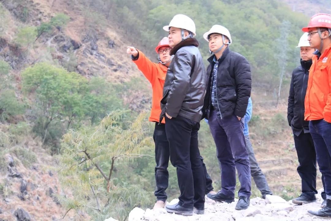 川交路橋黨委委員、董事、總工程師汪碧云赴沿江高速金寧段ZCB1-5項(xiàng)目檢查指導(dǎo)工作
