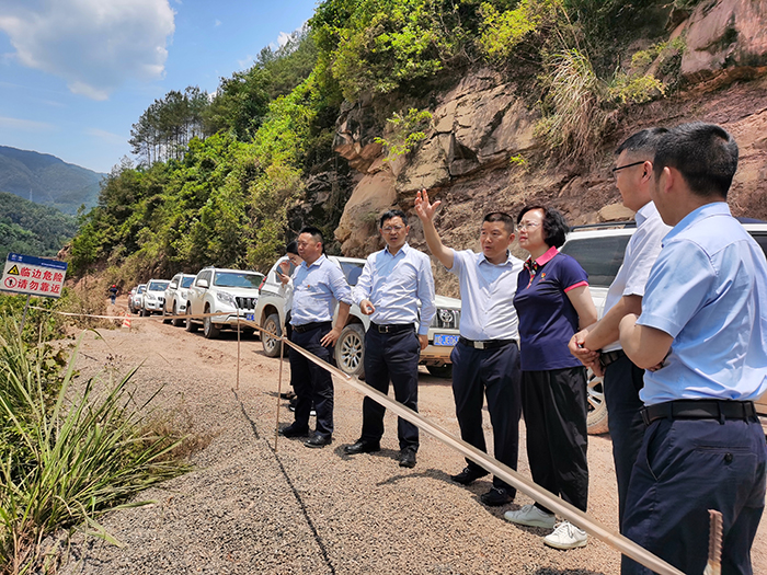 四川省國資委黨委委員、副主任游代麗到鎮(zhèn)廣高速王通段A1合同段調(diào)研工作