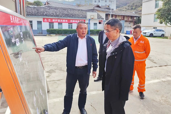 四川路橋黨委委員、監(jiān)事會主席黃衛(wèi)赴西香高速ZCB4總包部調(diào)研檢查工作